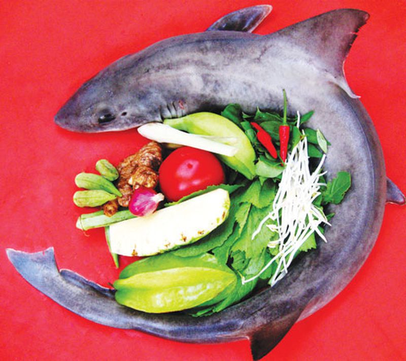 Trải nghiệm món đặc sản lẩu chua sả nghệ cá nhám giàu Kiên Giang